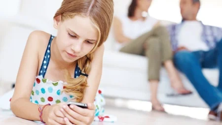 smartphone and kids